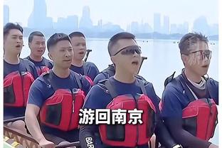 两人加起来七十岁了！哈登和威少赛前在板凳席“空气干杯”